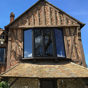 Clément de Freneuse installe tous types de fenêtres sur-mesure, quelque soit leur forme ou leur dimension.