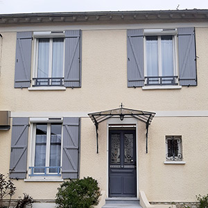 Renovation de tous les volets battants de cette maison à Saint-Germain-en-Laye (78).