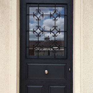Pose de portes d'entrée à Mantes, Orgeval, Saint-Germain-en-Laye ou encore Verneuil-sur-Seine.