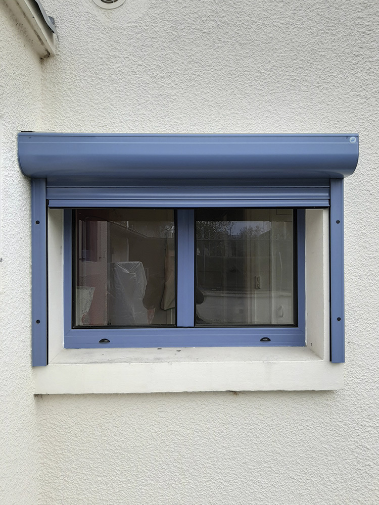Fenêtre ALU OF2 — couleur bleue